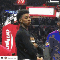 足球世界杯倒计时100天，全球球迷热情高涨（世界杯进入100天倒计时，全球球迷热度飙升）