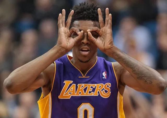 哑火，阿尔瓦雷斯近5场西甲比赛0球0助，近4场仅射门3次（状态低迷：阿尔瓦雷斯近5轮西甲0进球0助攻，近4战仅3次射门）