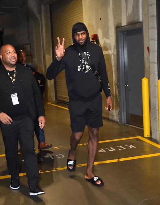 阿特卡梅庆祝生日获米兰祝福（阿特卡梅生日当天获米兰送上祝福）