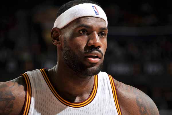 德天空：多特加入对16岁新星菲林的争夺，曼联也在竞争中（德天空：多特参与16岁新星菲林争夺战，曼联同样在列）