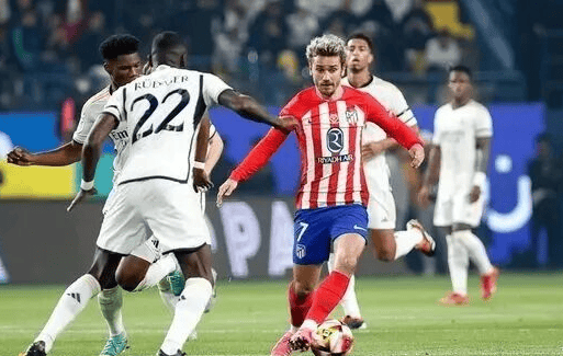 拜仁因球迷燃放烟火被罚，欧冠主场部分看台关闭